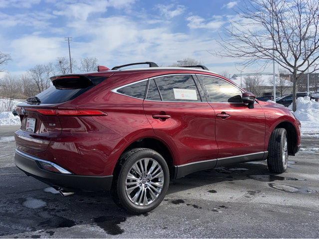 Used 2024 Toyota Venza XLE image 18