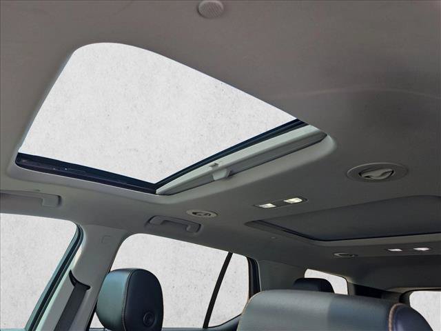 Used 2019 Chevrolet Traverse Premier w/ Driver Confidence II Package FWD image 16