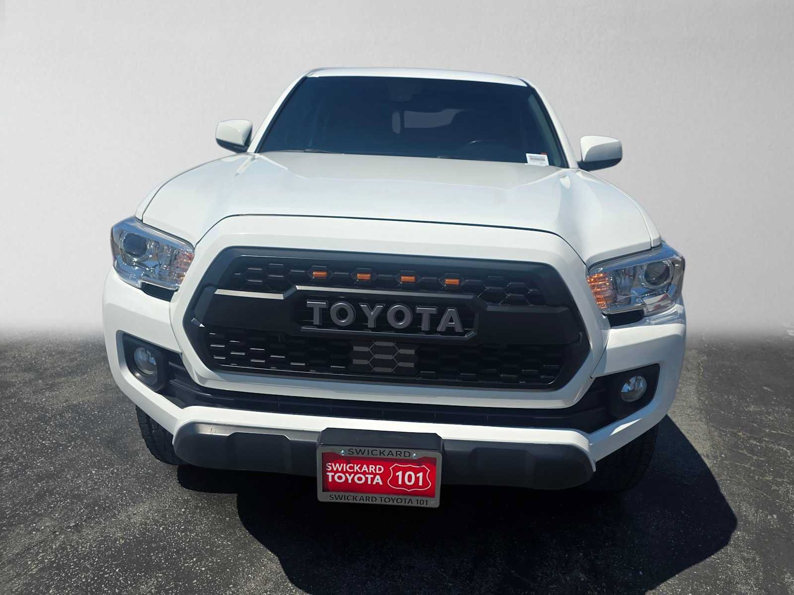 Used 2023 Toyota Tacoma SR5 AWD/4WD image 8