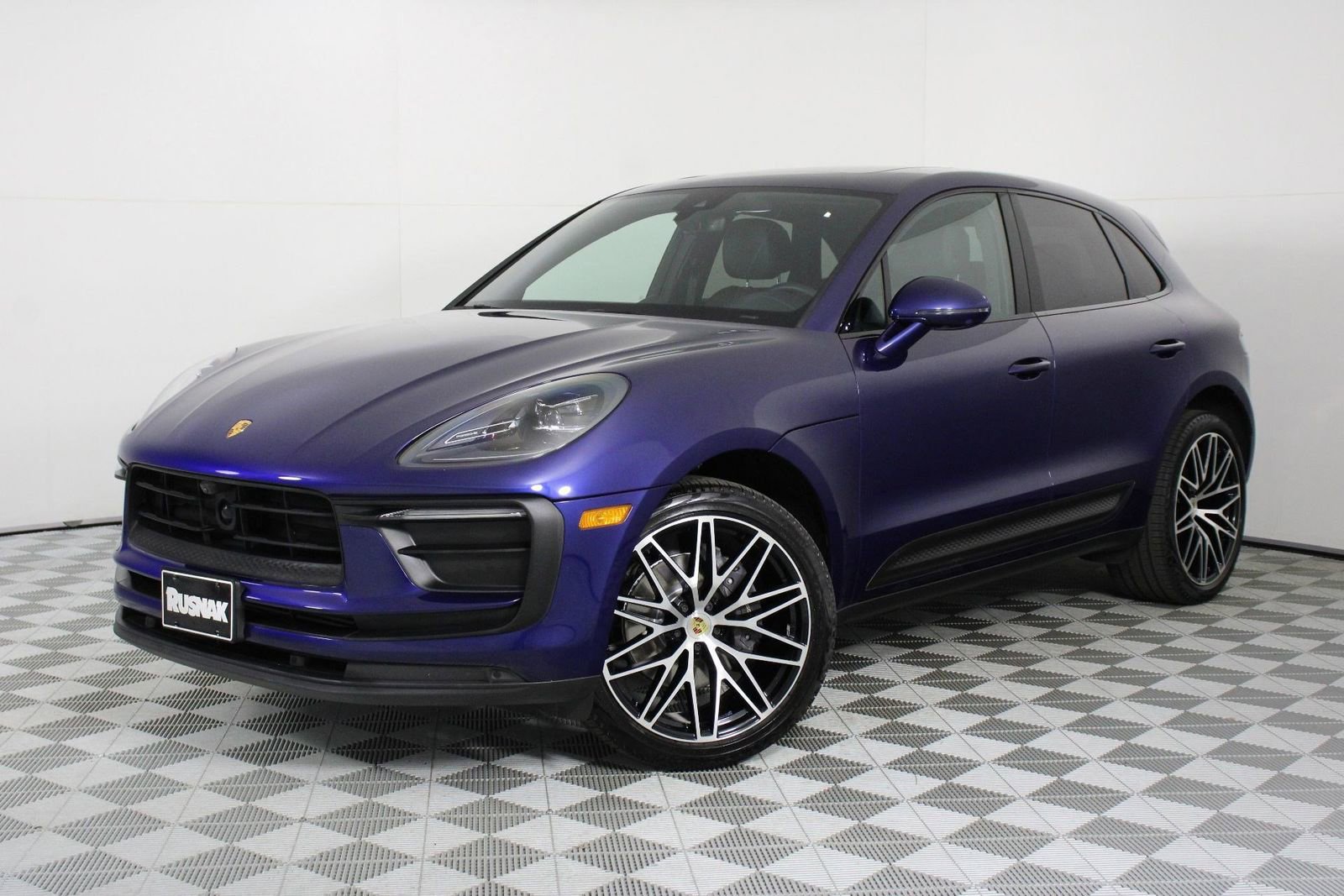 Certified 2023 Porsche Macan image 35