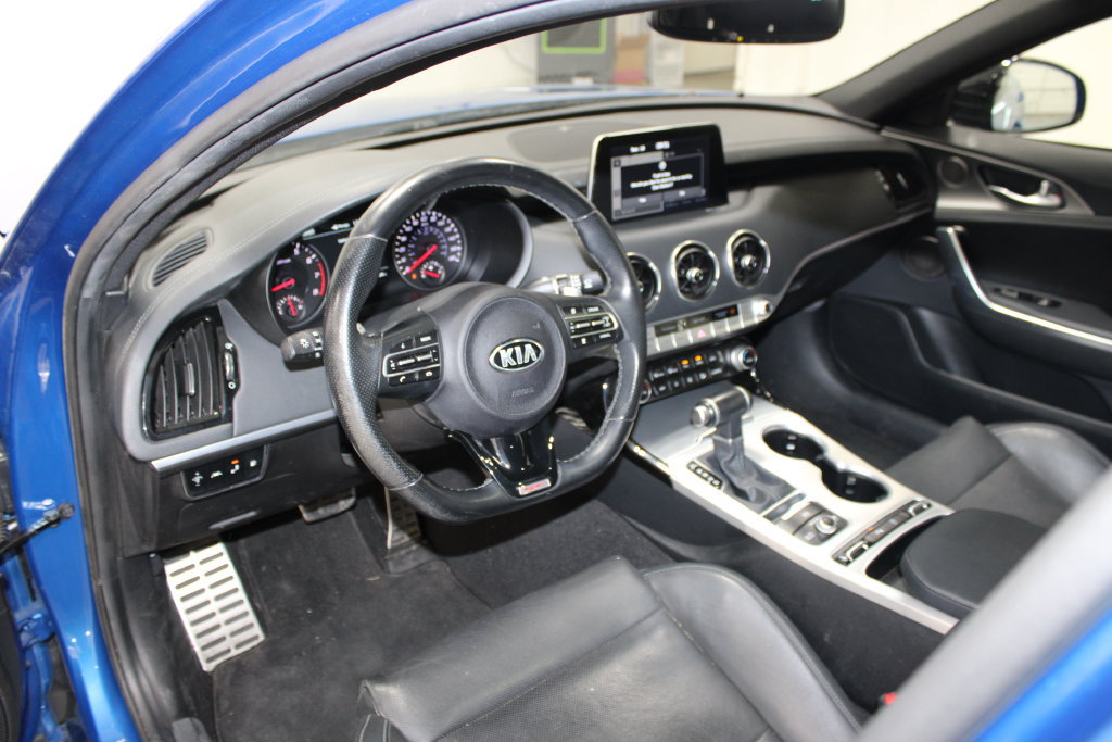 Used 2020 Kia Stinger GT1 RWD image 13