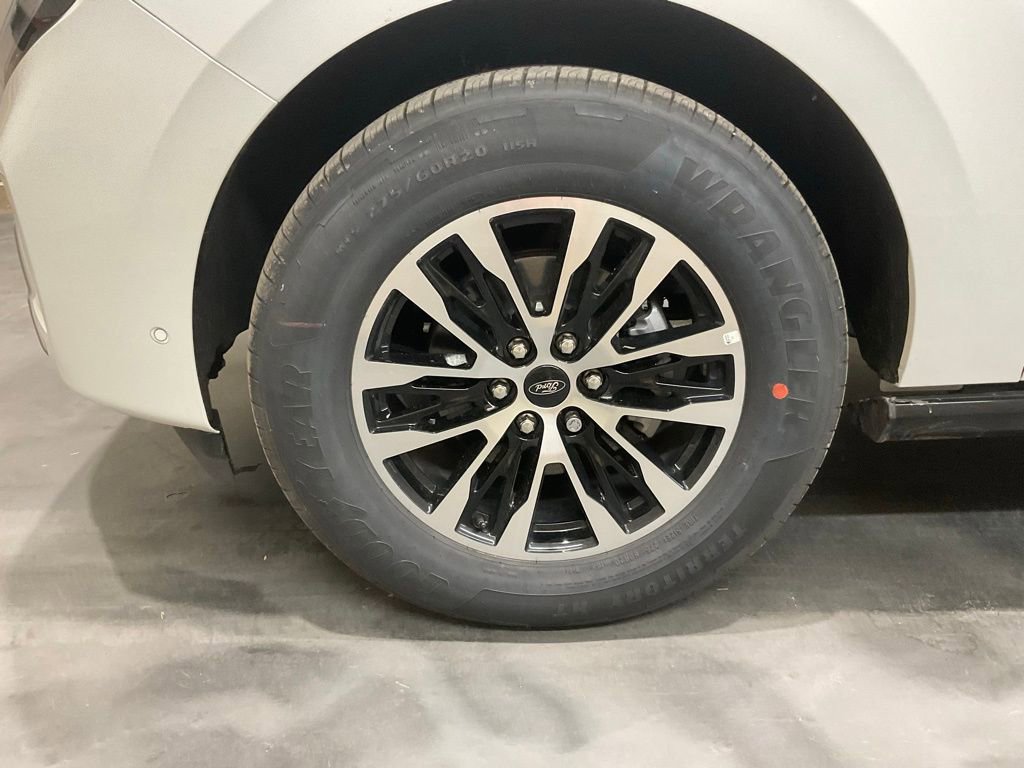 New 2025 Ford Expedition Max Platinum image 6