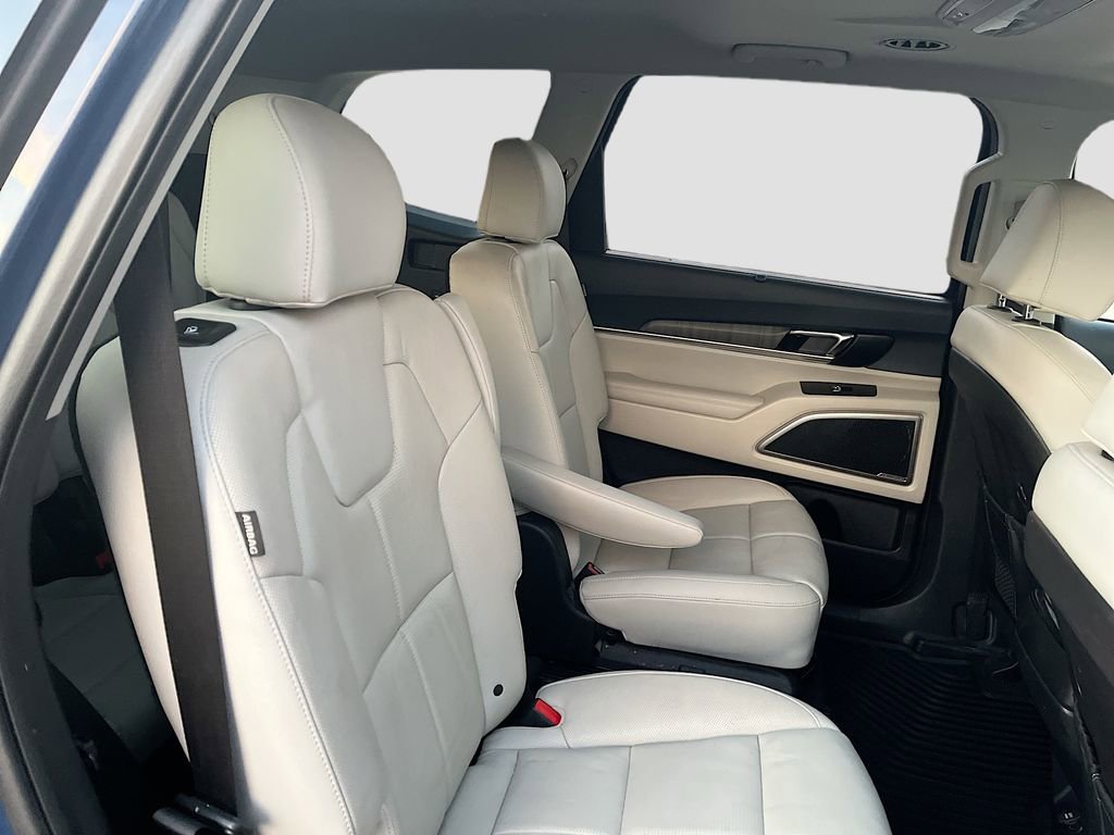 Used 2023 Kia Telluride EX w/ EX Captain's Chair Package FWD image 30
