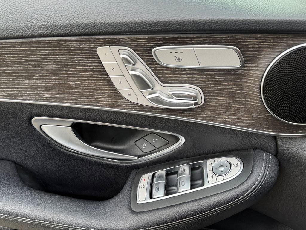Used 2019 Mercedes-Benz C 300 4MATIC Sedan image 9