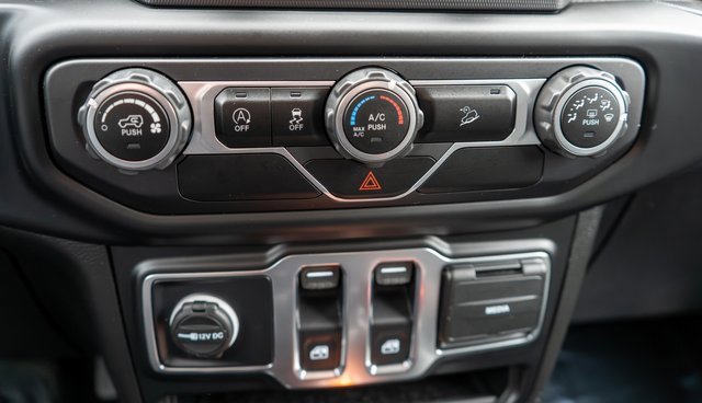 Used 2020 Jeep Wrangler Sport image 22