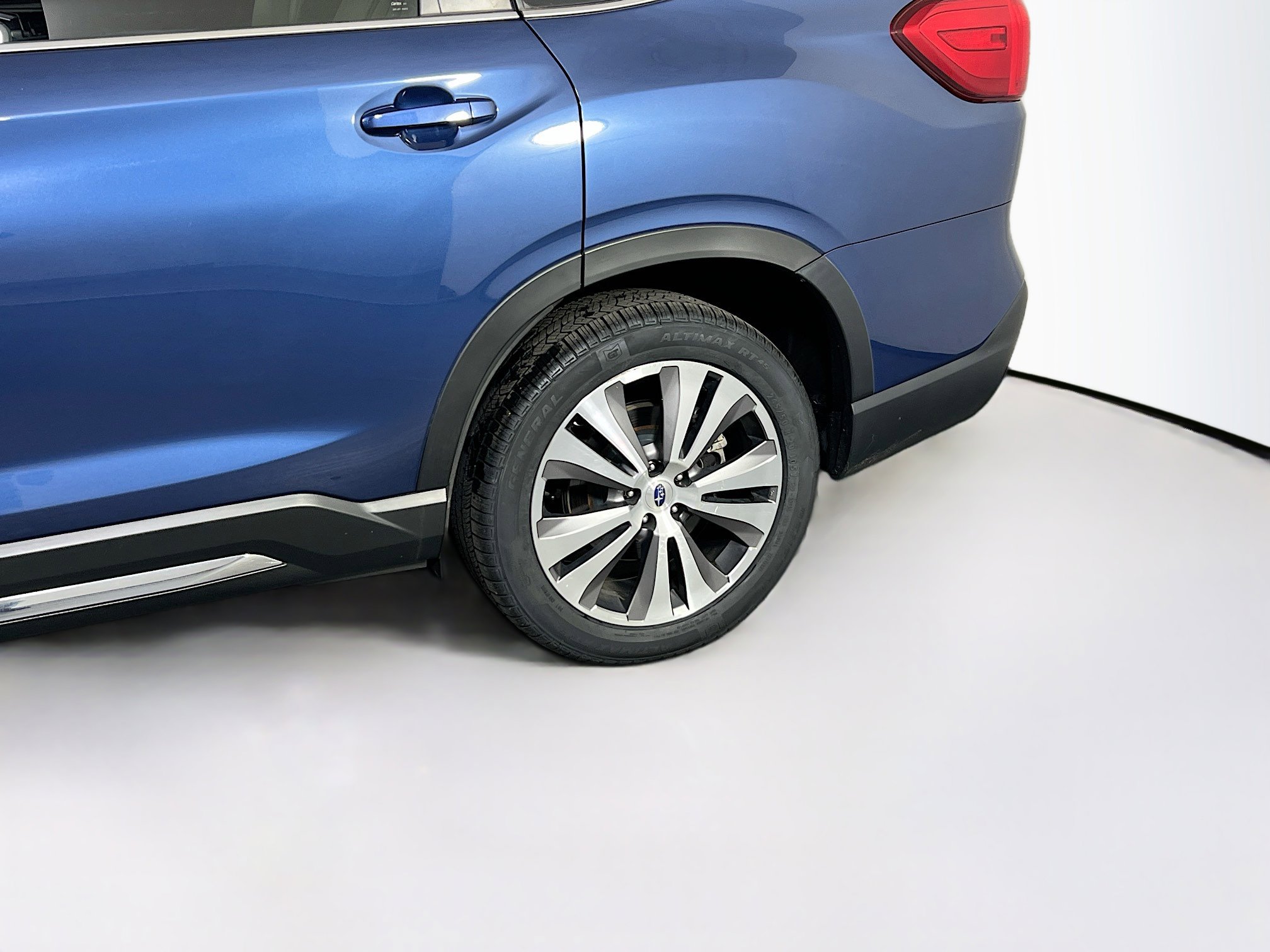 Used 2022 Subaru Ascent Limited w/ Technology Package image 32