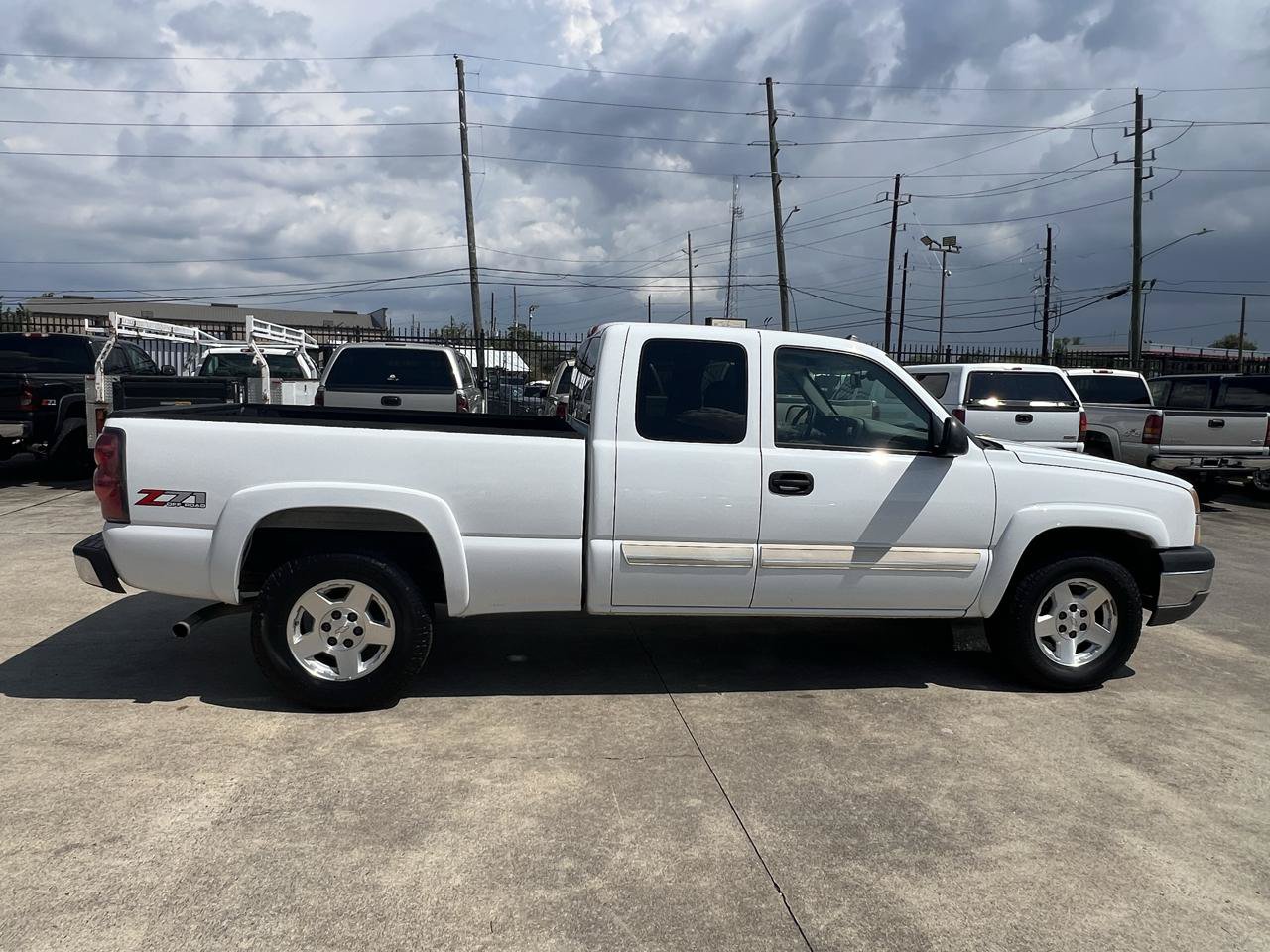Used 2004 Chevrolet Silverado 1500 4x4 Extended Cab w/ Z71 Convenience Package 2 image 61