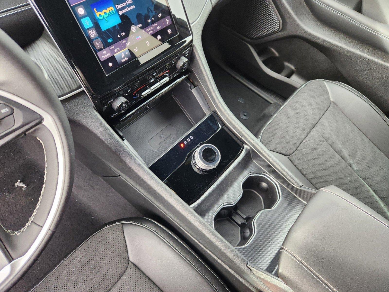 New 2025 Jeep Grand Cherokee Altitude image 9