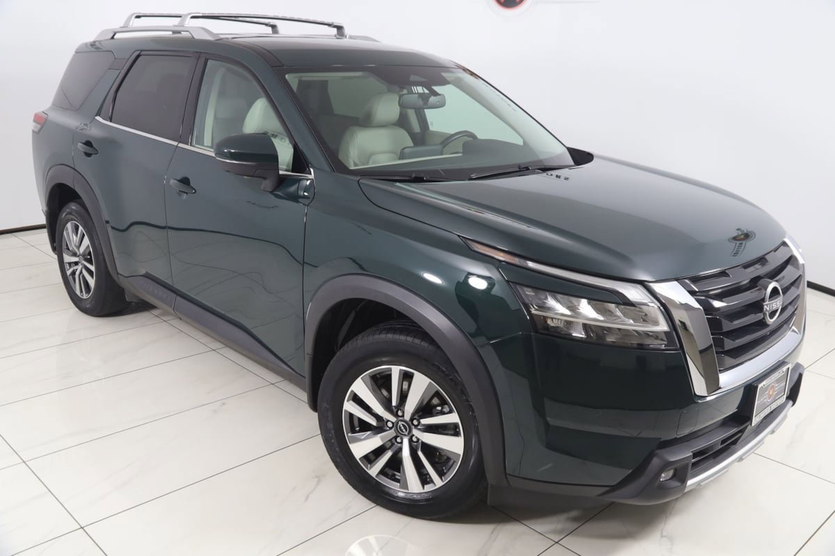 Used 2022 Nissan Pathfinder SL AWD/4WD image 18