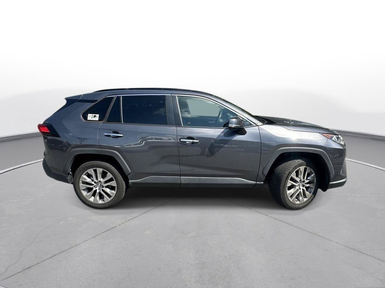 Used 2019 Toyota RAV4 Limited w/ Cold Weather Package FWD image 5