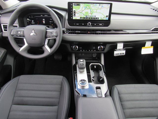 New 2025 Mitsubishi Outlander SE image 10