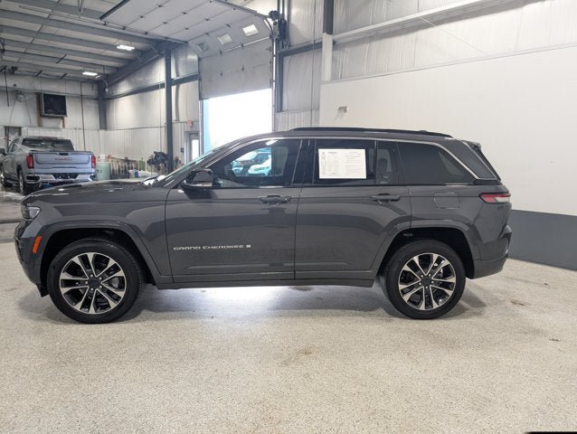 Used 2024 Jeep Grand Cherokee Overland w/ Luxury Tech Group IV AWD/4WD image 6