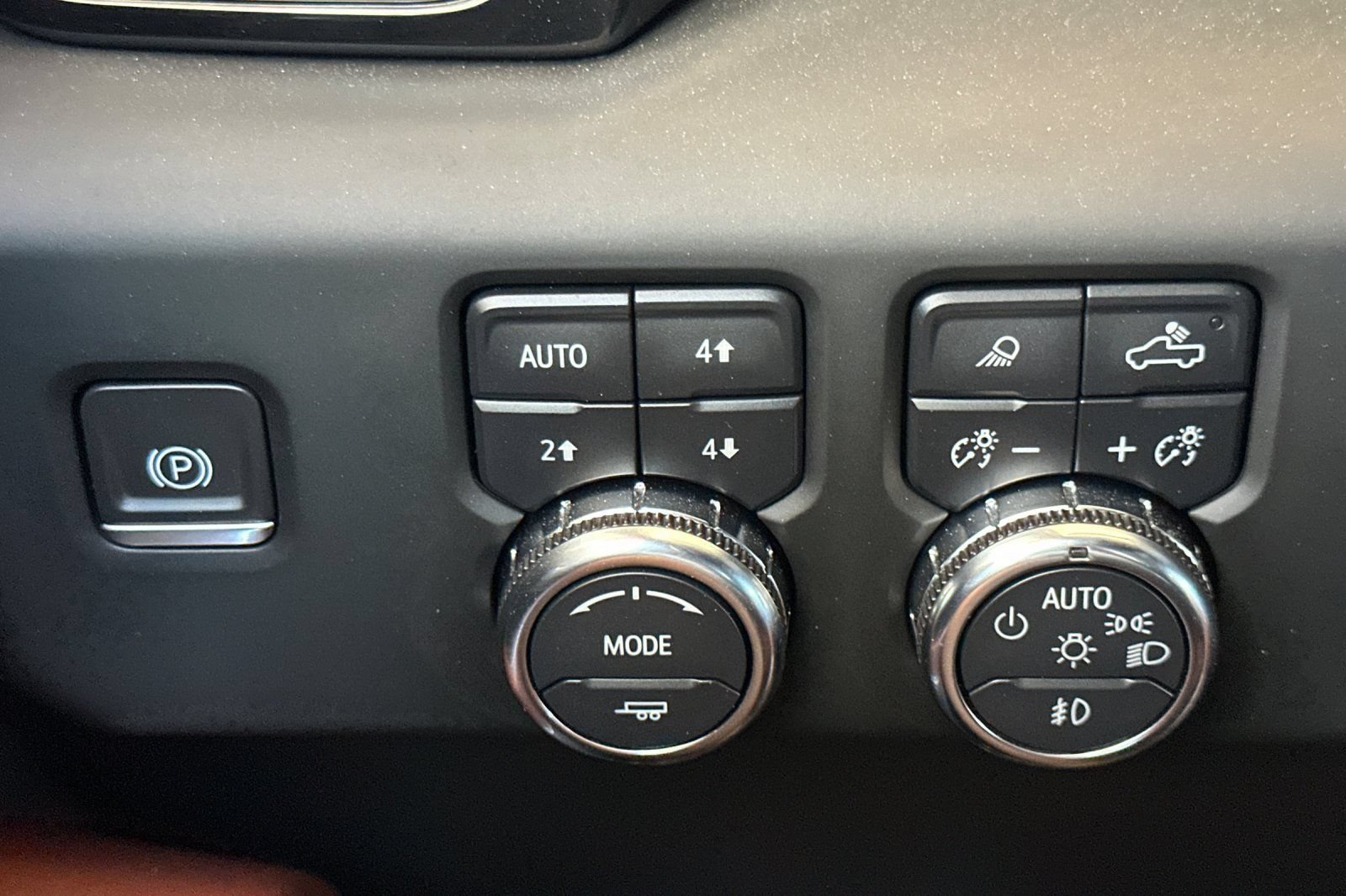 Used 2024 GMC Sierra 2500 Denali Ultimate w/ Max Trailering Package AWD/4WD image 32