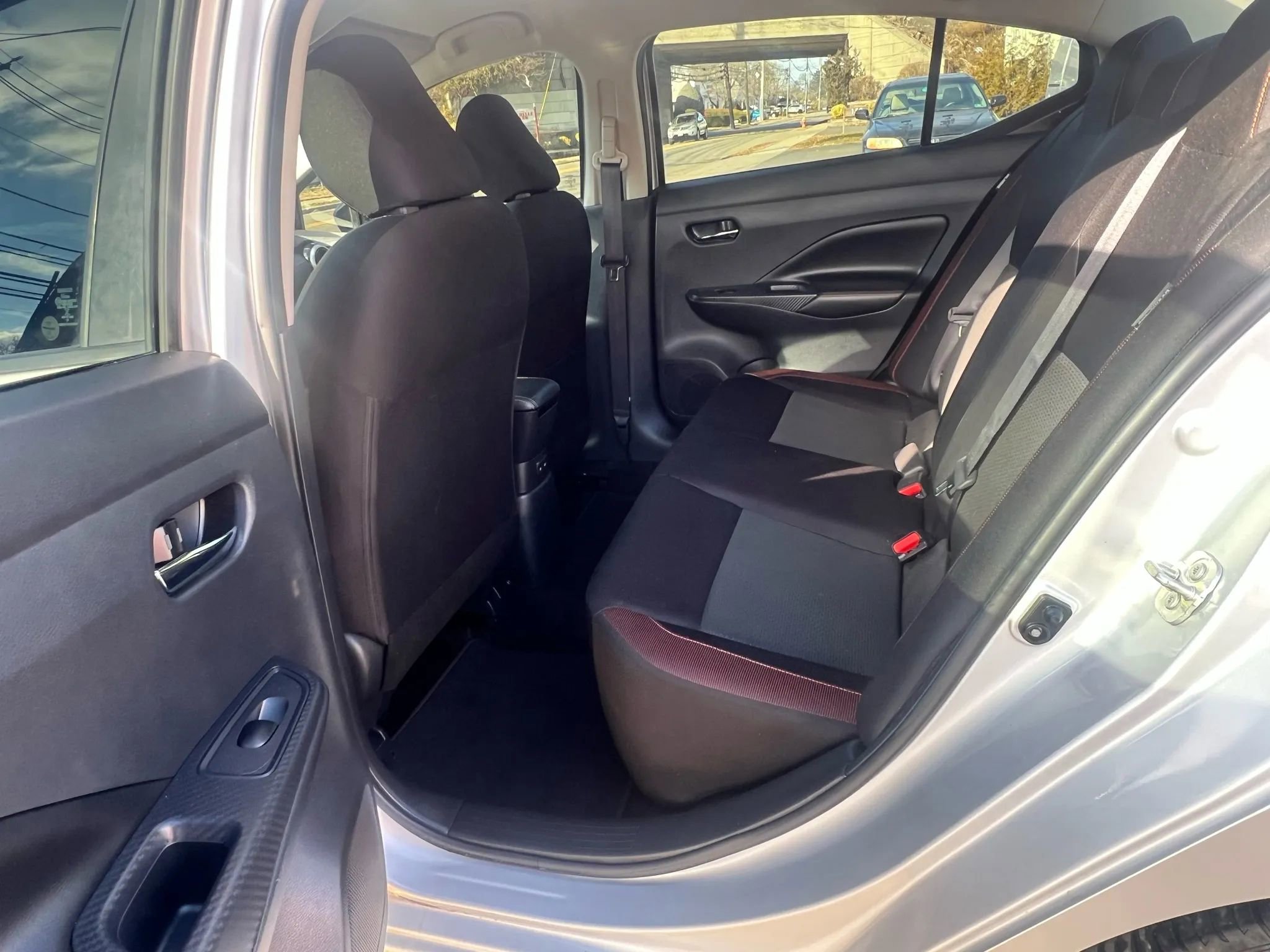 Used 2020 Nissan Versa SR image 27