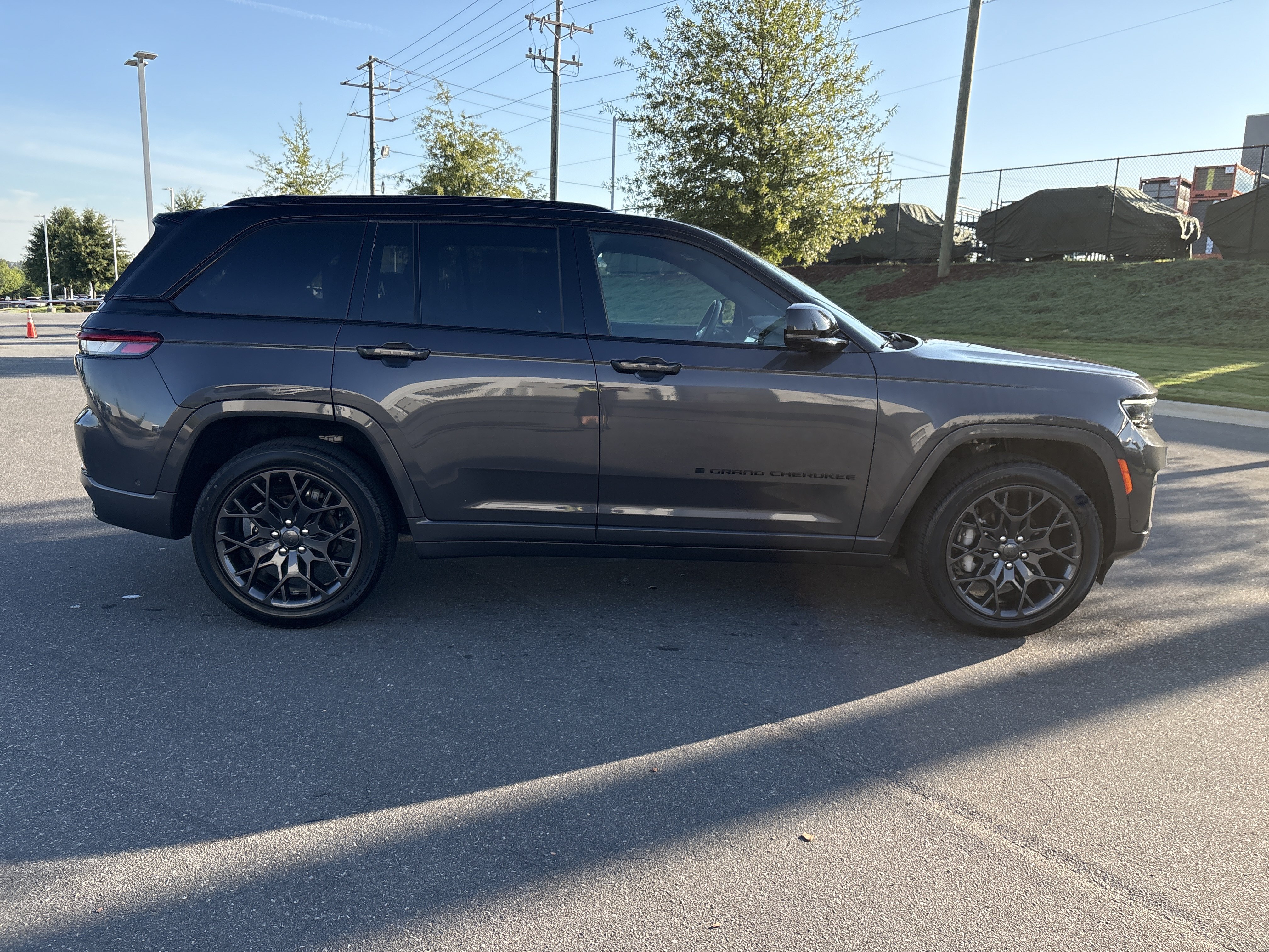 Used 2025 Jeep Grand Cherokee Summit w/ Obsidian Package AWD/4WD image 10