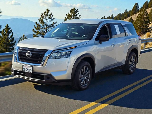 Used 2023 Nissan Pathfinder S image 4
