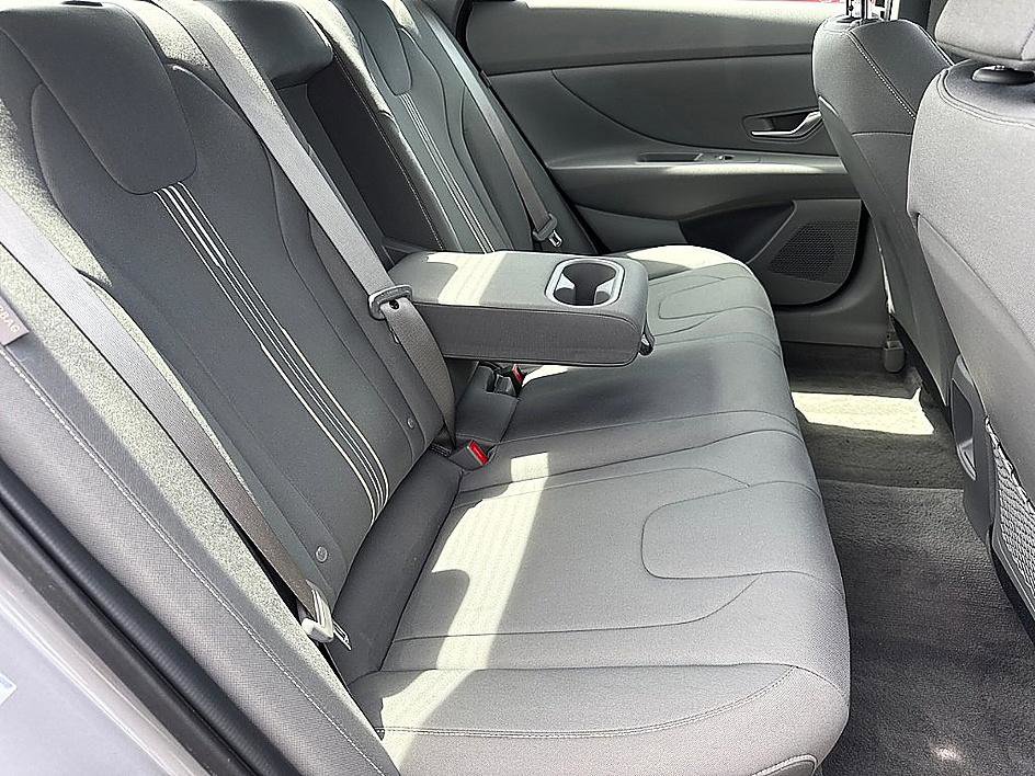 Used 2025 Hyundai Elantra SEL image 23