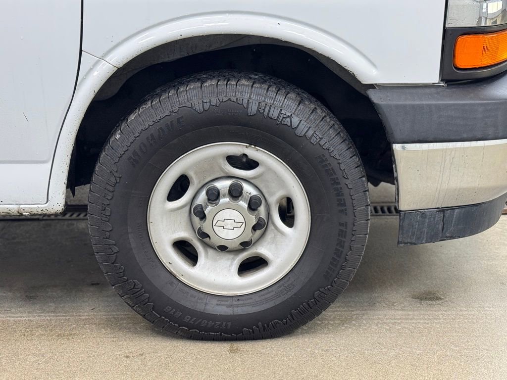 Used 2017 Chevrolet Express 3500 LT w/ LT Preferred Equipment Group image 4