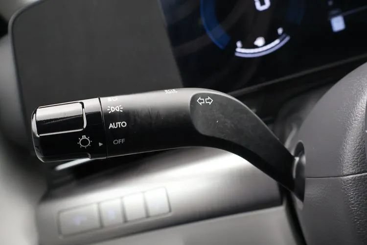 Used 2025 Hyundai Kona SEL FWD image 25