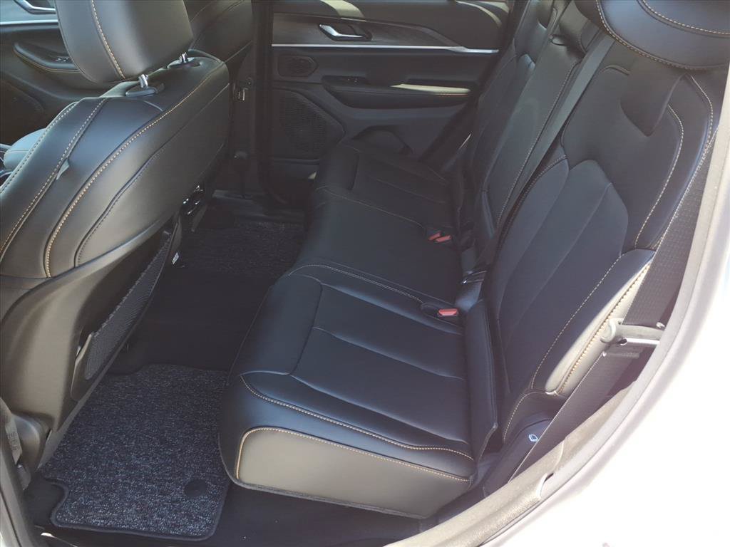 New 2026 Jeep Grand Cherokee Limited AWD/4WD image 12