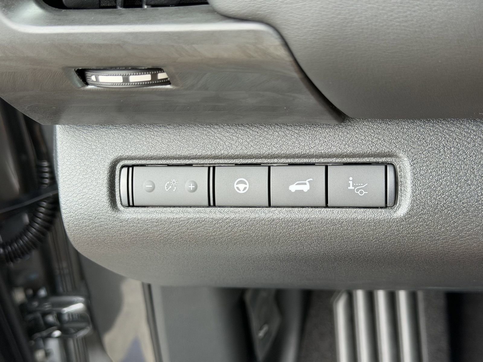 New 2026 Nissan Pathfinder Platinum w/ Accent Package FWD image 18