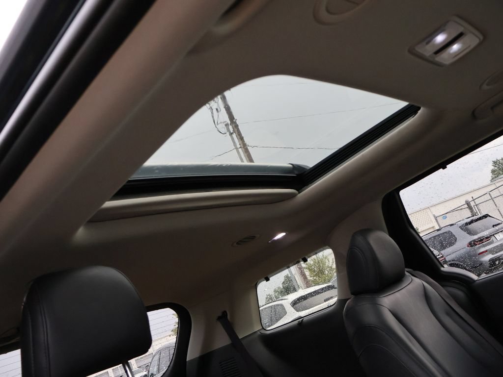 Used 2025 Kia Carnival SX FWD image 40
