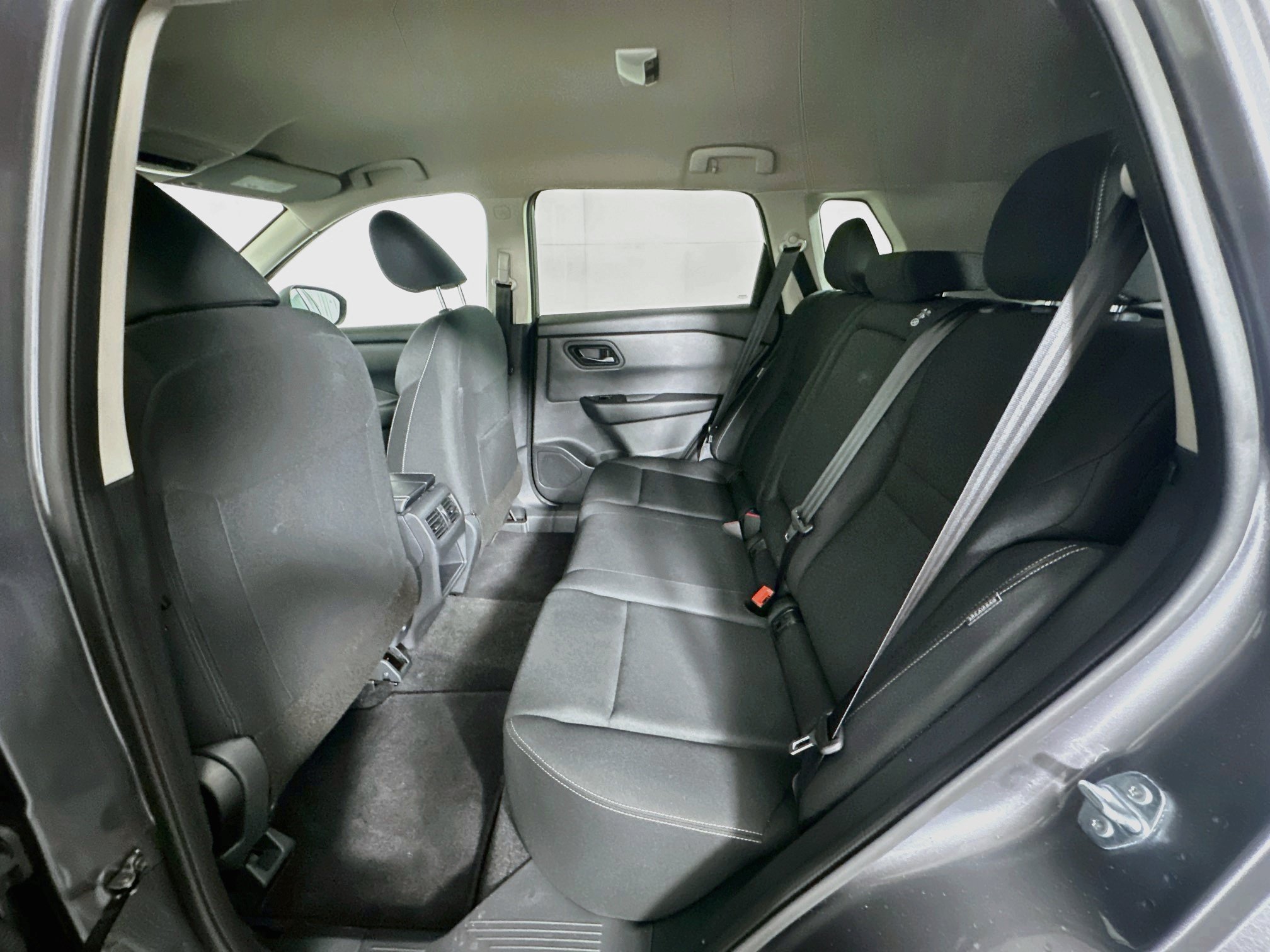 Used 2025 Nissan Rogue S FWD image 26