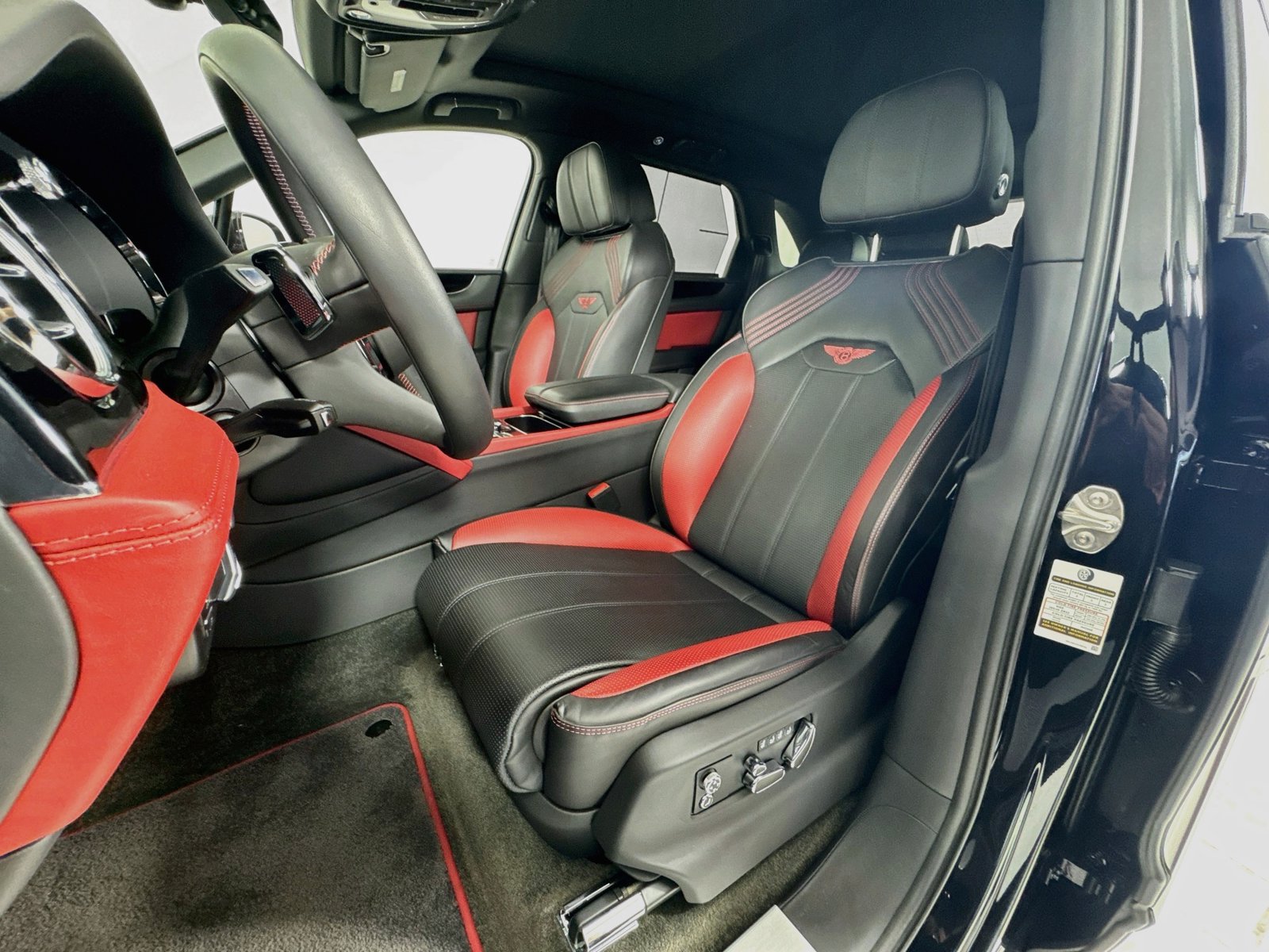 Certified 2023 Bentley Bentayga AWD/4WD image 21