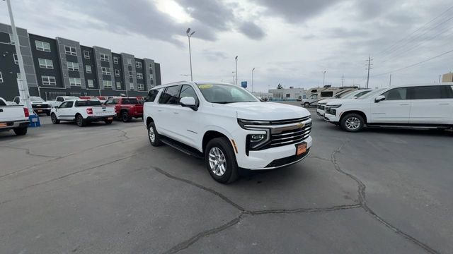 Used 2025 Chevrolet Suburban LT w/ Comfort Package image 2