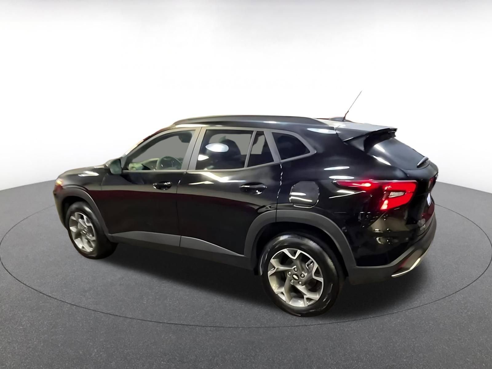 Used 2025 Chevrolet Trax LT image 10