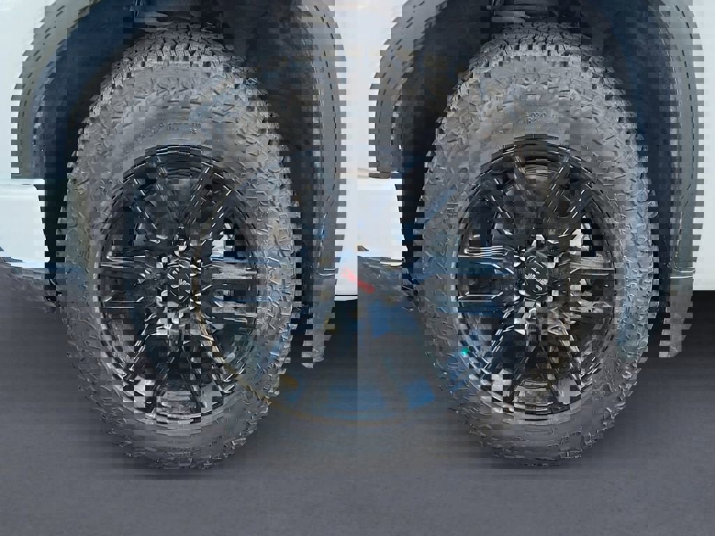 Used 2024 GMC Sierra 1500 Elevation w/ LPO, Elevation Black Package image 14