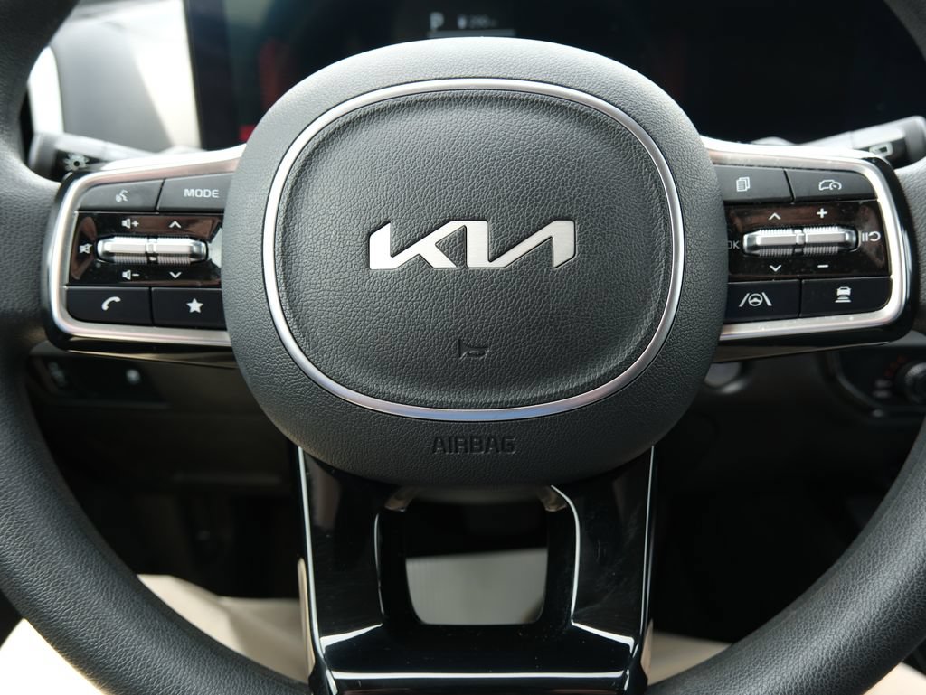 Used 2025 Kia Sorento LX FWD image 16
