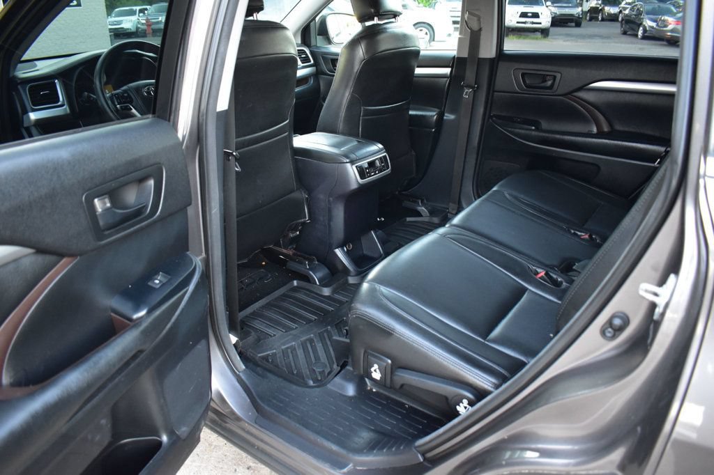 Used 2014 Toyota Highlander LE FWD image 19