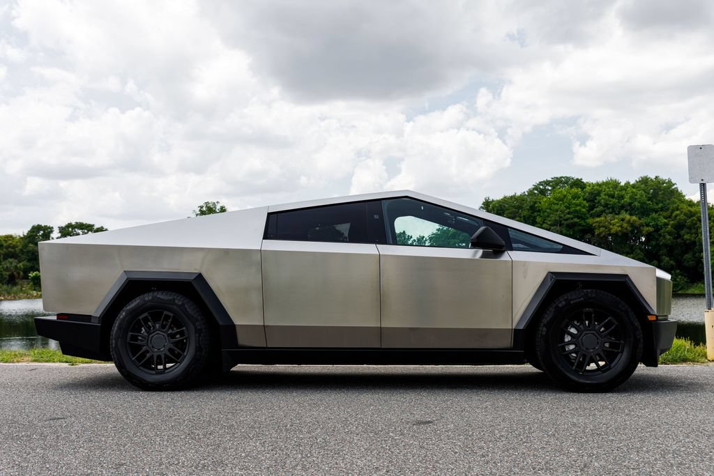 Used 2025 Tesla Cybertruck AWD Crew Cab image 2
