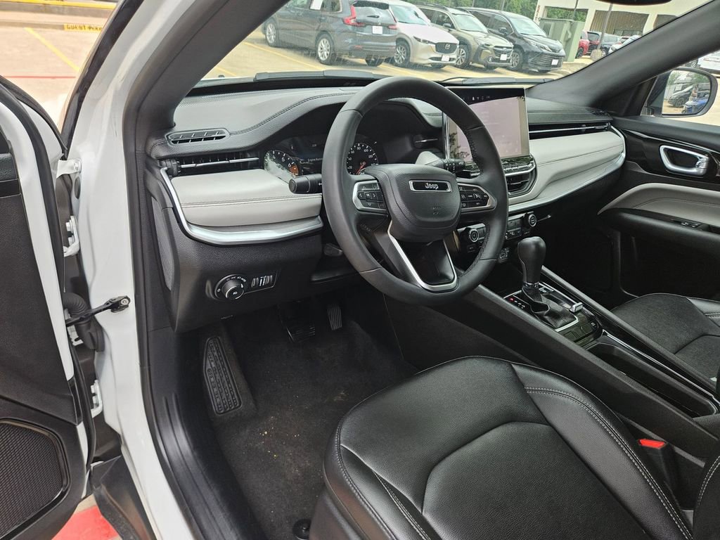 Used 2025 Jeep Compass Limited AWD/4WD image 13