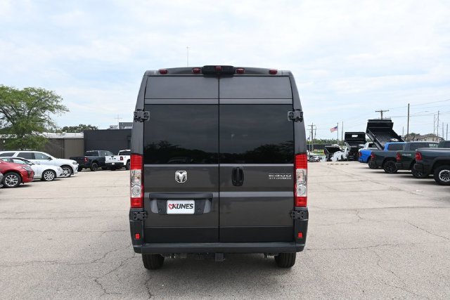 New 2026 RAM ProMaster 2500 w/ Crew Van Package FWD image 8