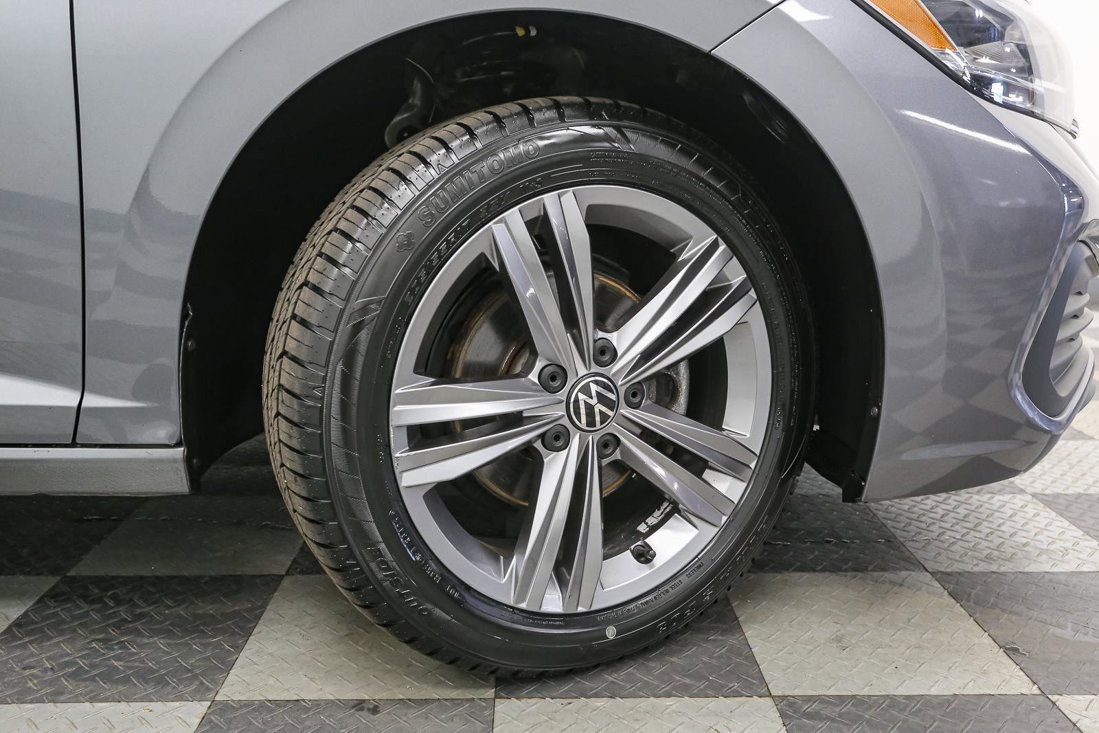 Certified 2022 Volkswagen Jetta SE FWD image 16