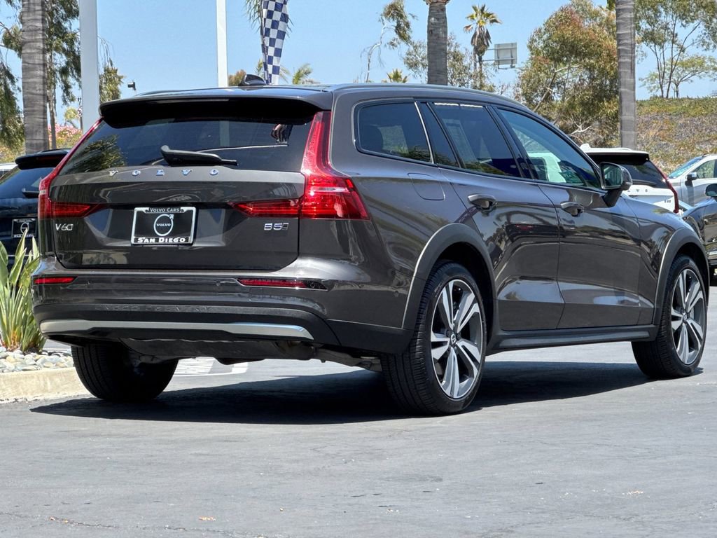 Certified 2025 Volvo V60 B5 Cross Country Plus AWD/4WD image 5