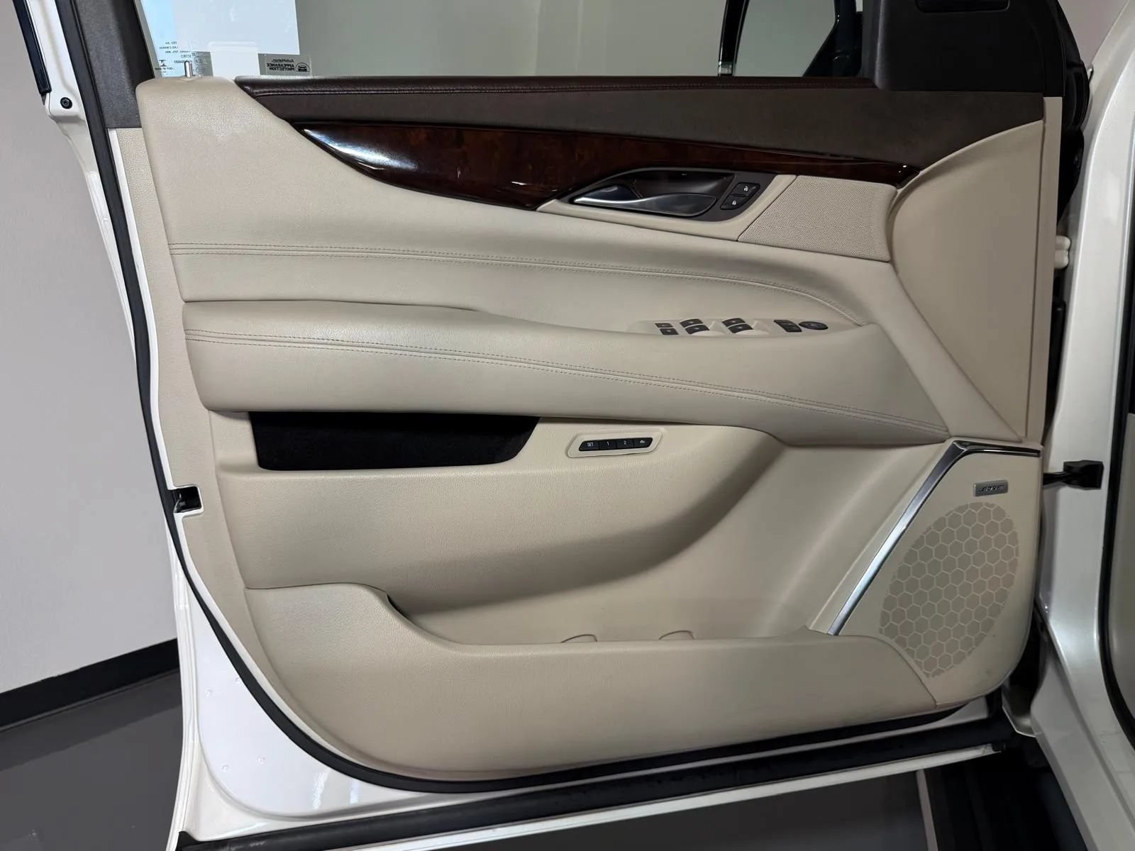 Used 2015 Cadillac Escalade Premium AWD/4WD image 28