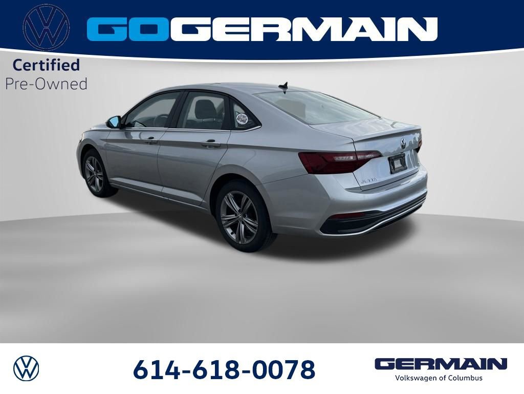 Used 2023 Volkswagen Jetta SE w/ Panoramic Sunroof Package FWD image 5