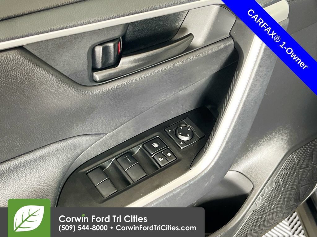 Used 2025 Toyota RAV4 LE AWD/4WD image 12