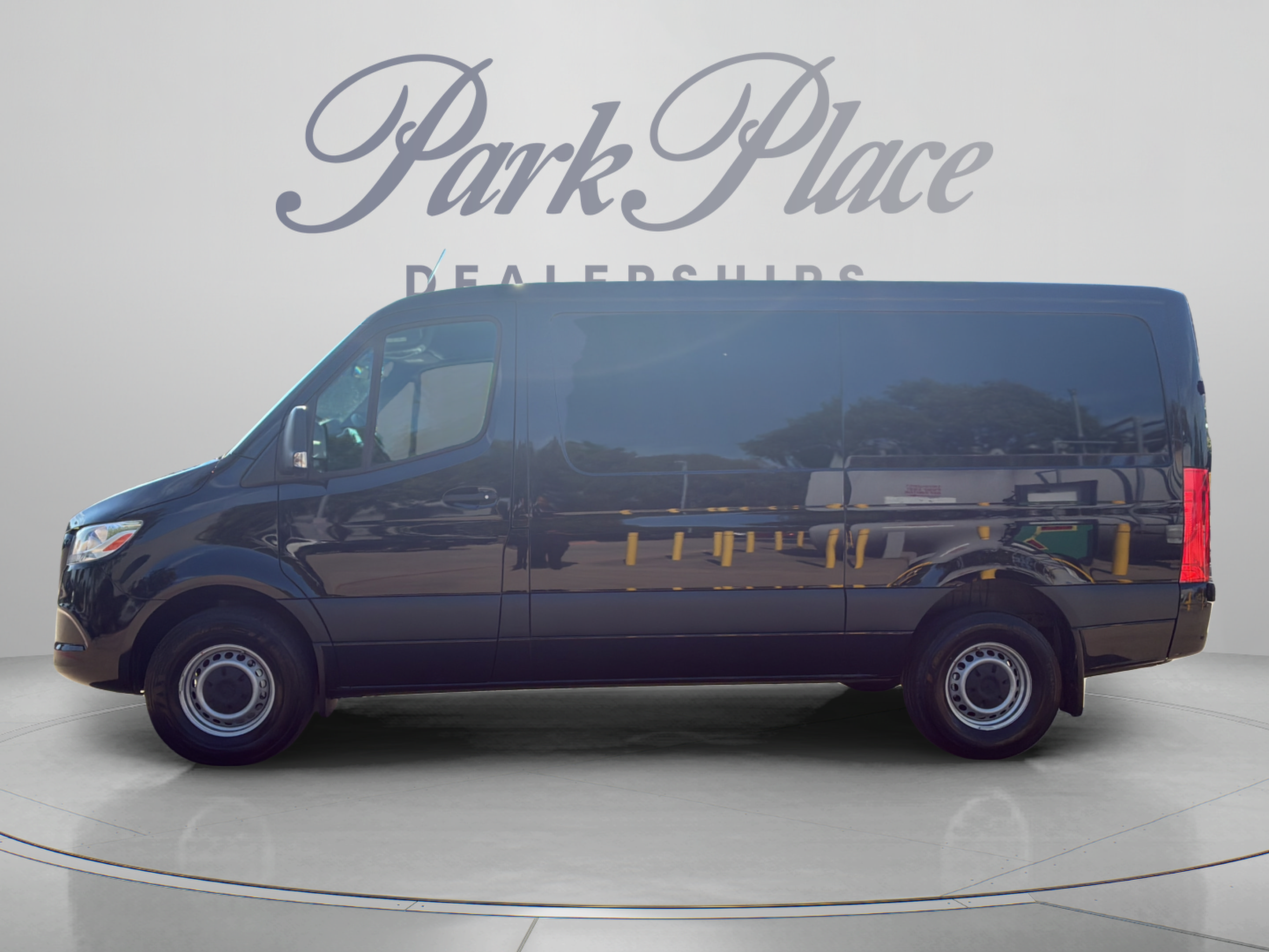 Used 2025 Mercedes-Benz Sprinter 2500 image 2
