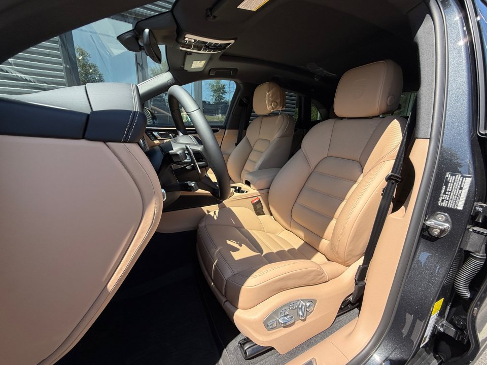 New 2026 Porsche Macan Turbo AWD/4WD image 5