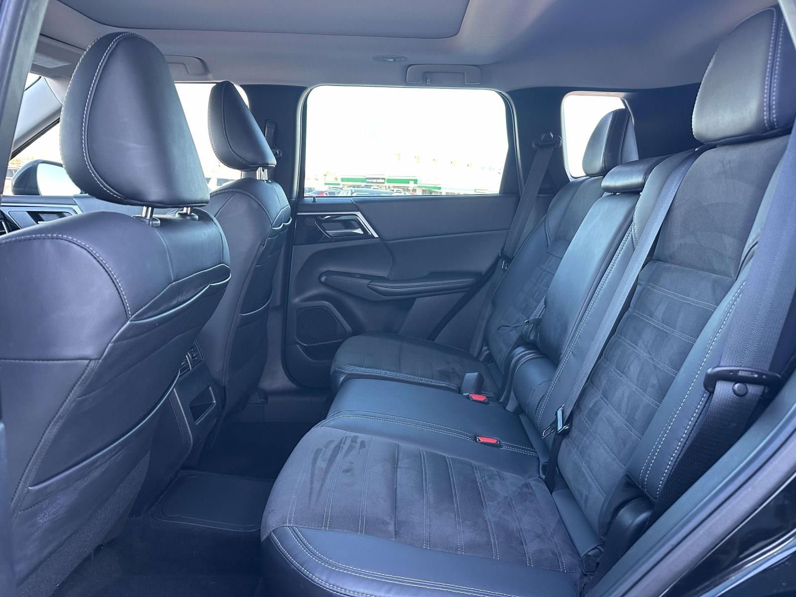 Used 2023 Mitsubishi Outlander SE image 13