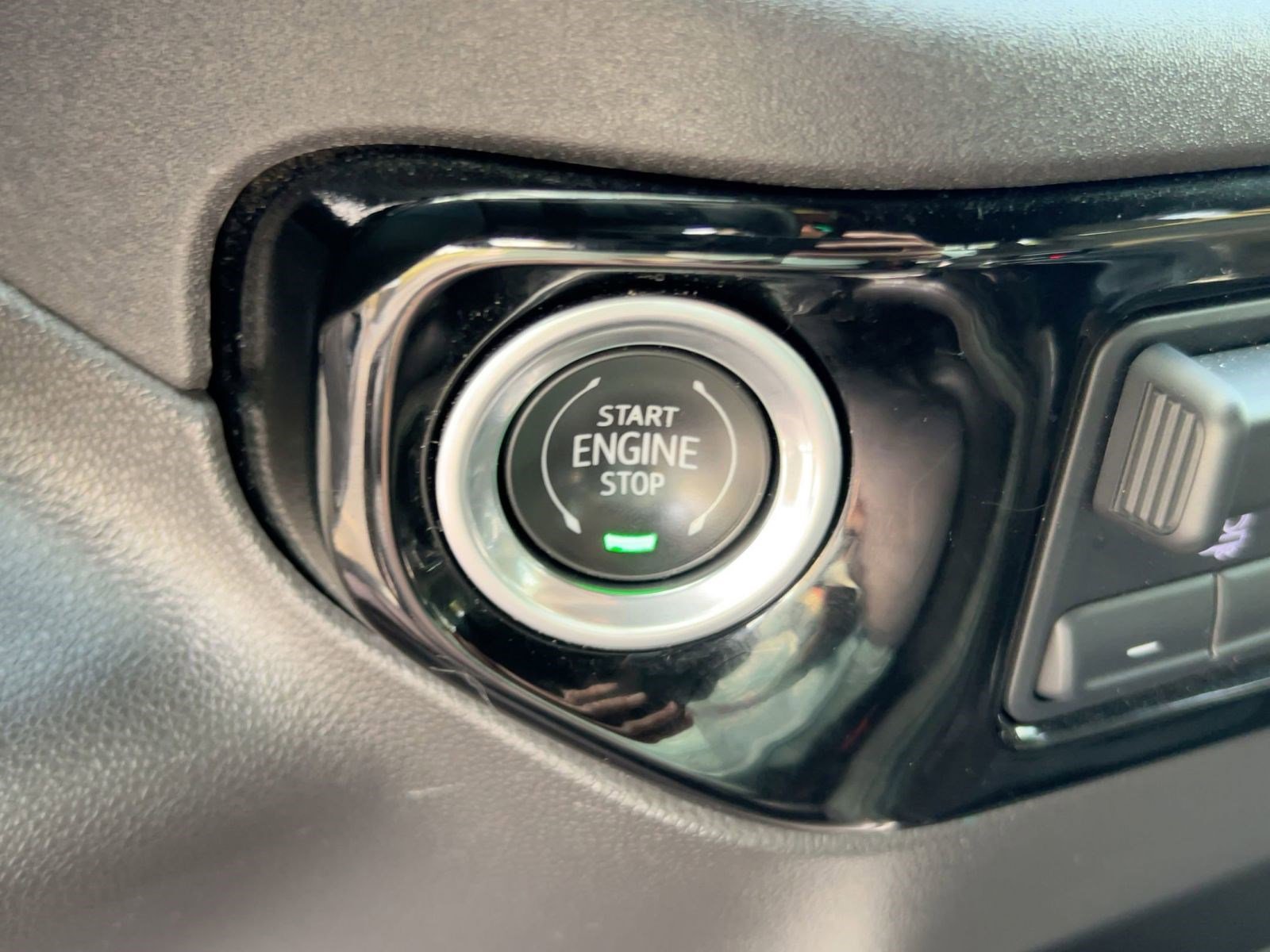 Used 2023 Chevrolet Silverado 1500 ZR2 w/ Technology Package image 27