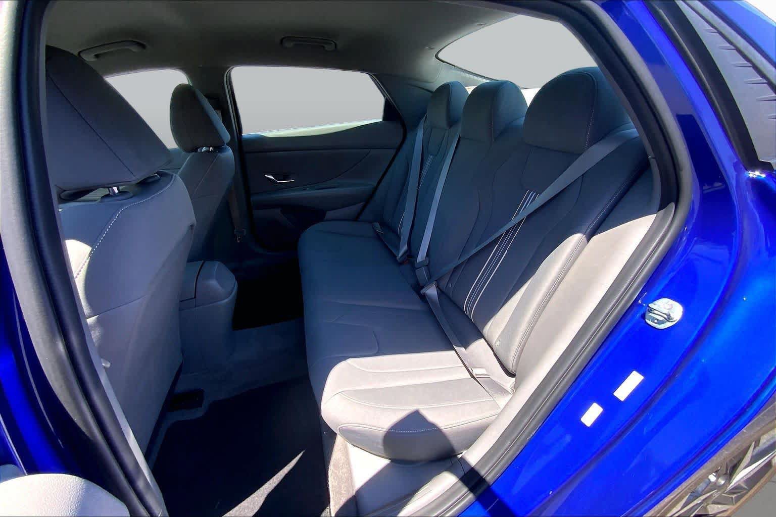 Used 2023 Hyundai Elantra SEL w/ Convenience Package FWD image 19