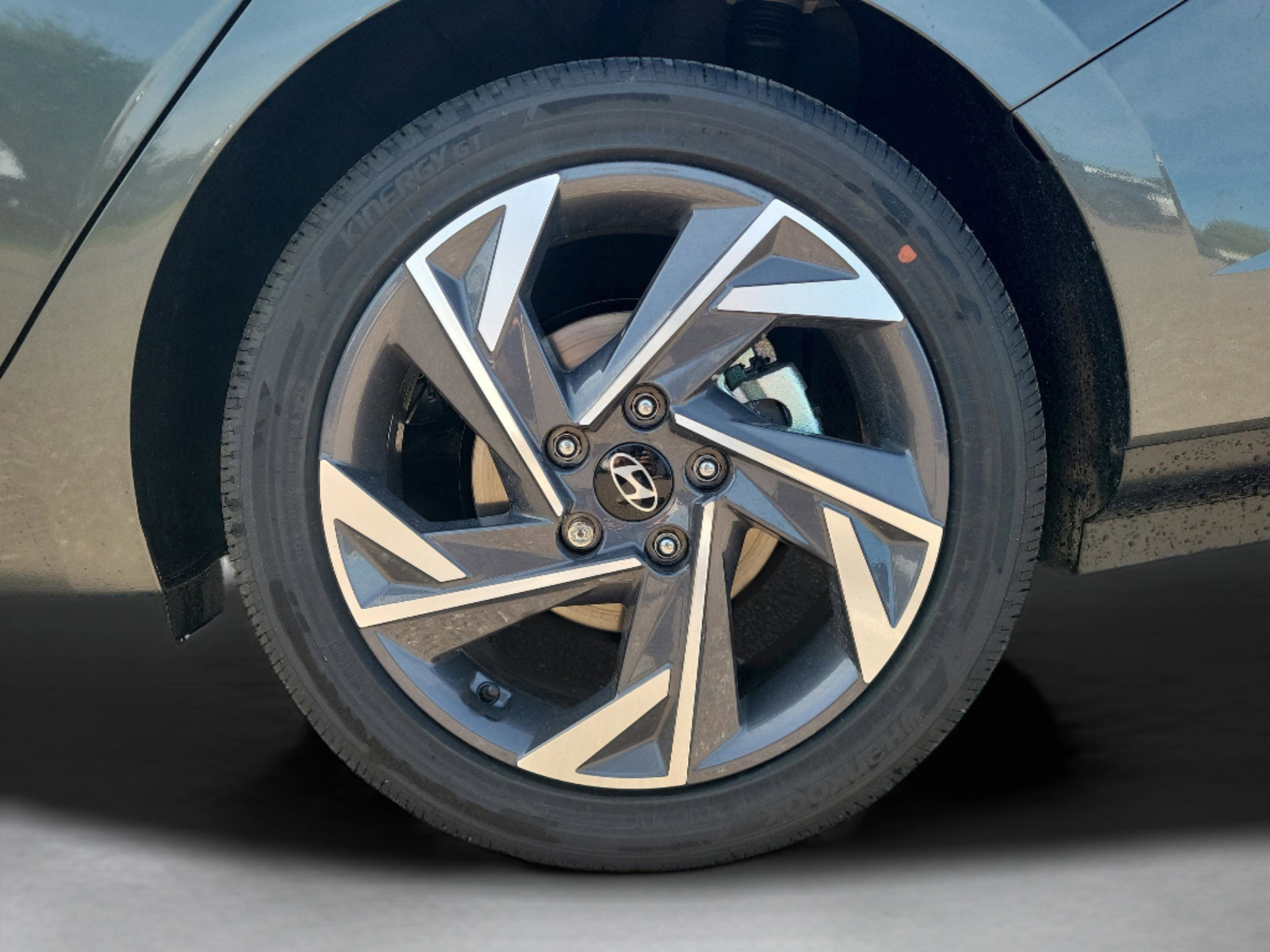 New 2026 Hyundai Elantra Limited FWD image 33