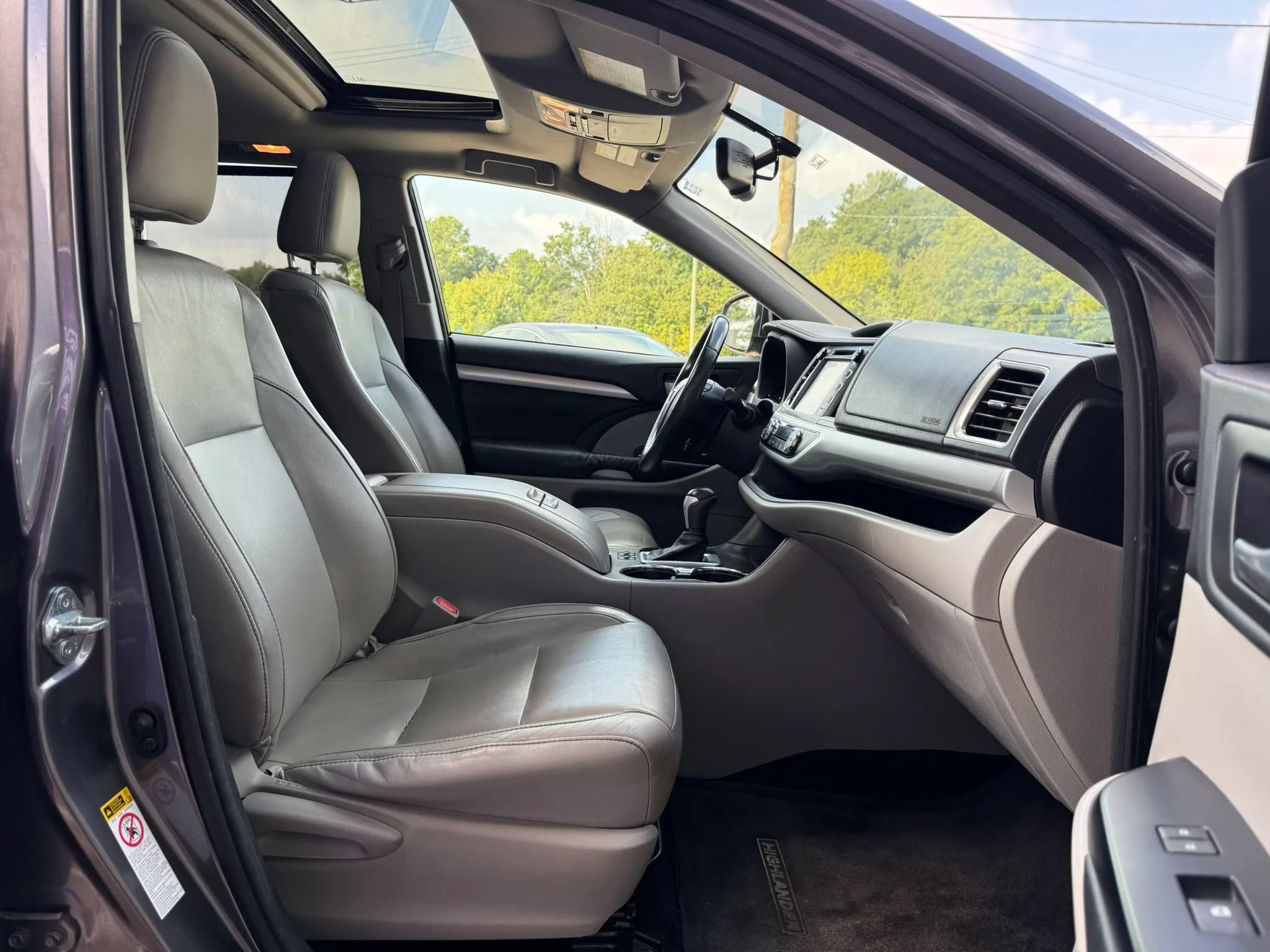Used 2014 Toyota Highlander XLE FWD image 27