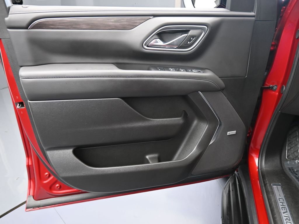 Used 2024 Chevrolet Suburban LT image 13