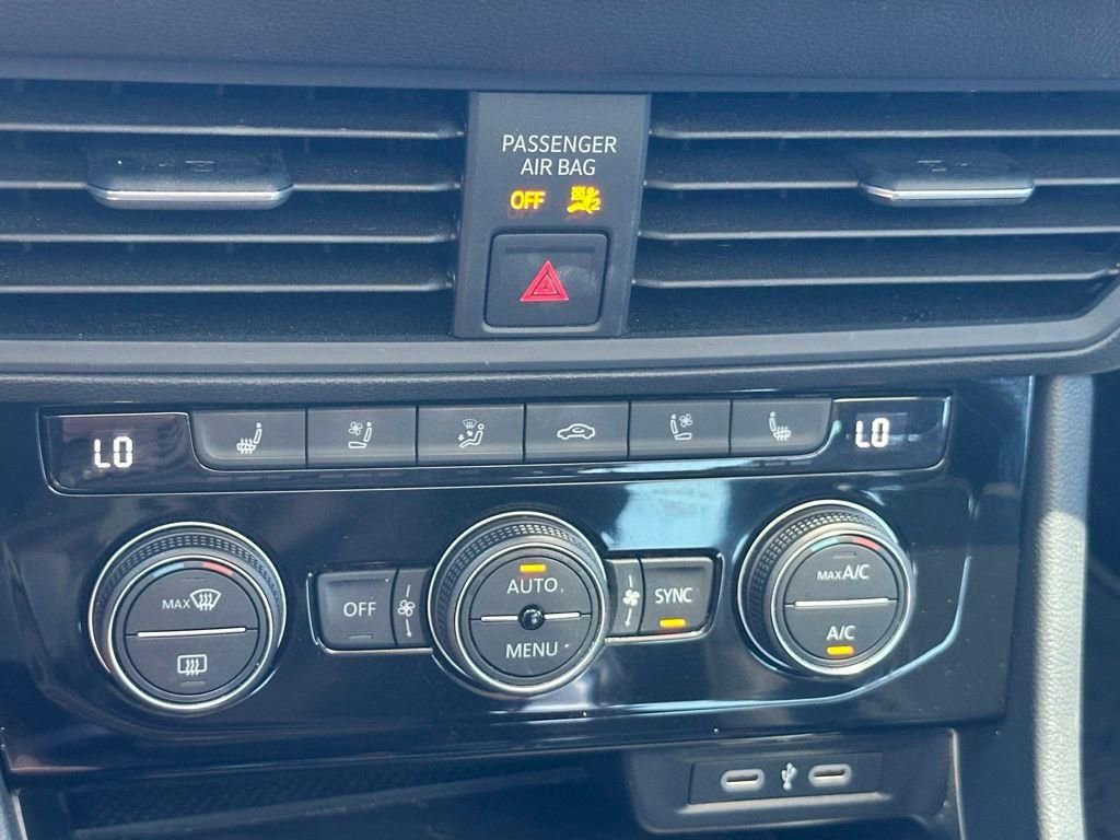 Used 2024 Volkswagen Jetta SEL FWD image 17